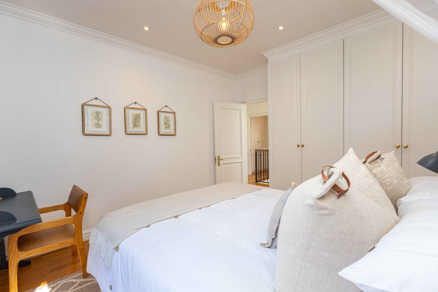 3 Bedroom Property for Sale in Sea Point Western Cape